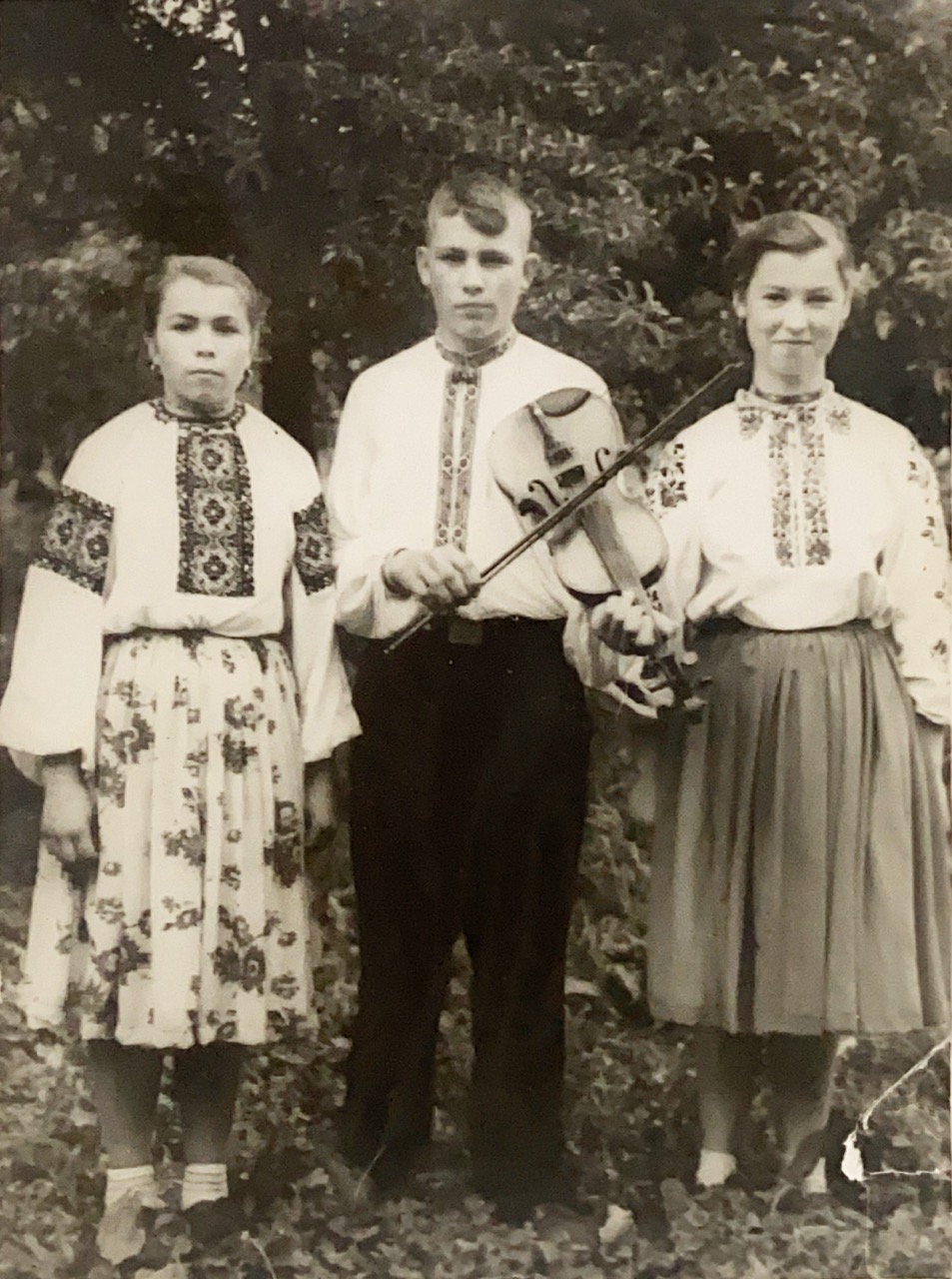 Колекція давніх світлин із гуцульських селищ 