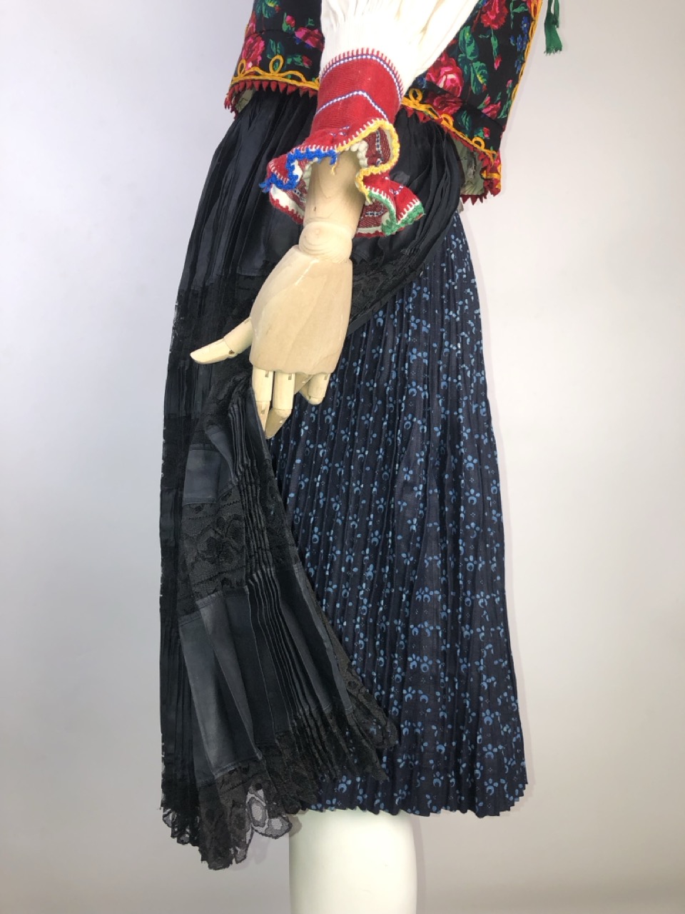 Жіноче святкове вбрання