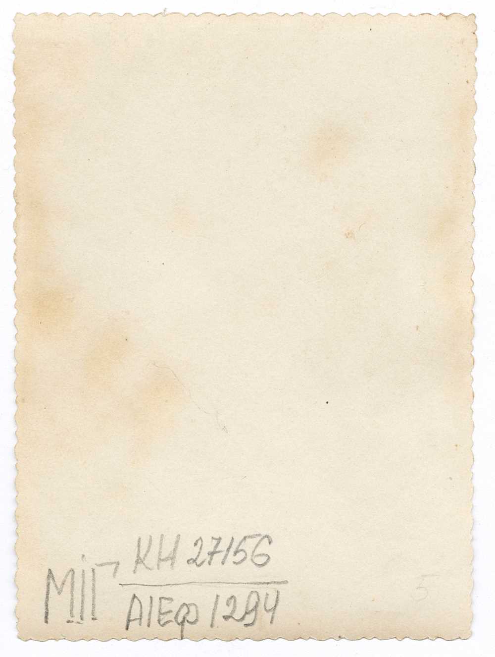 Фото молодої пари біля хати