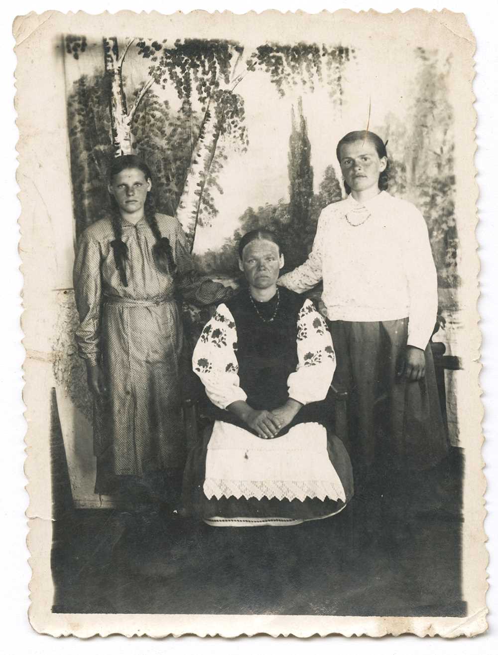 Фото трьох дівчат