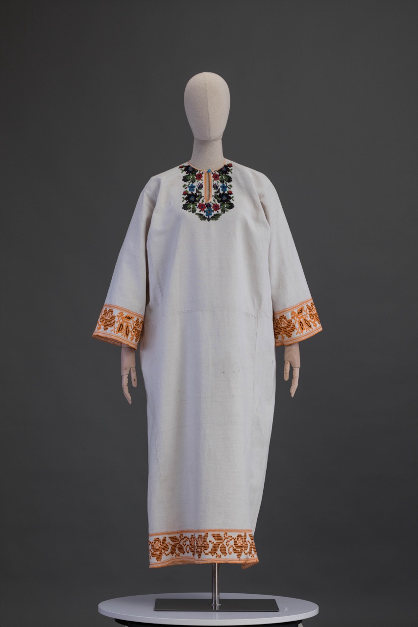 Жіноча вишита сорочка 