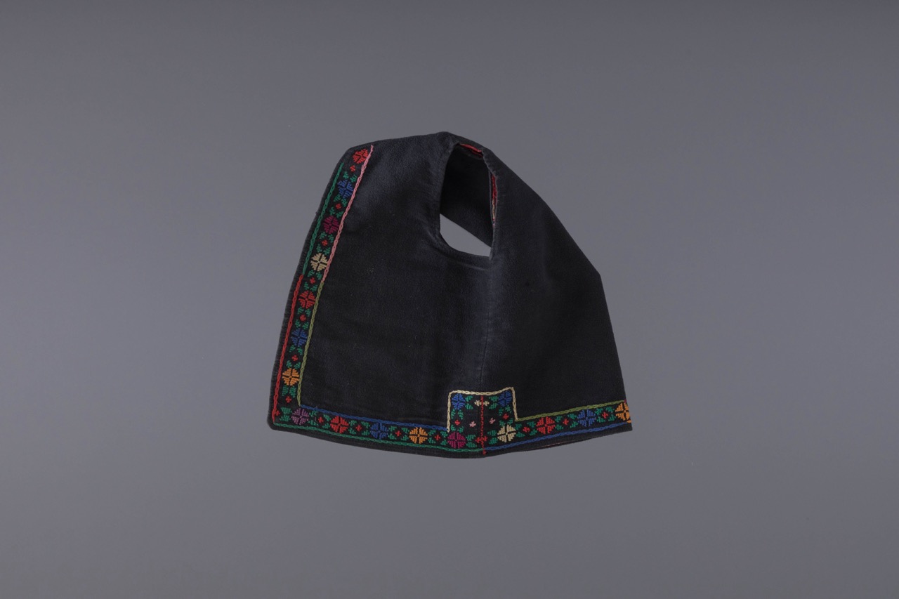 Дитяча вишита камізелька