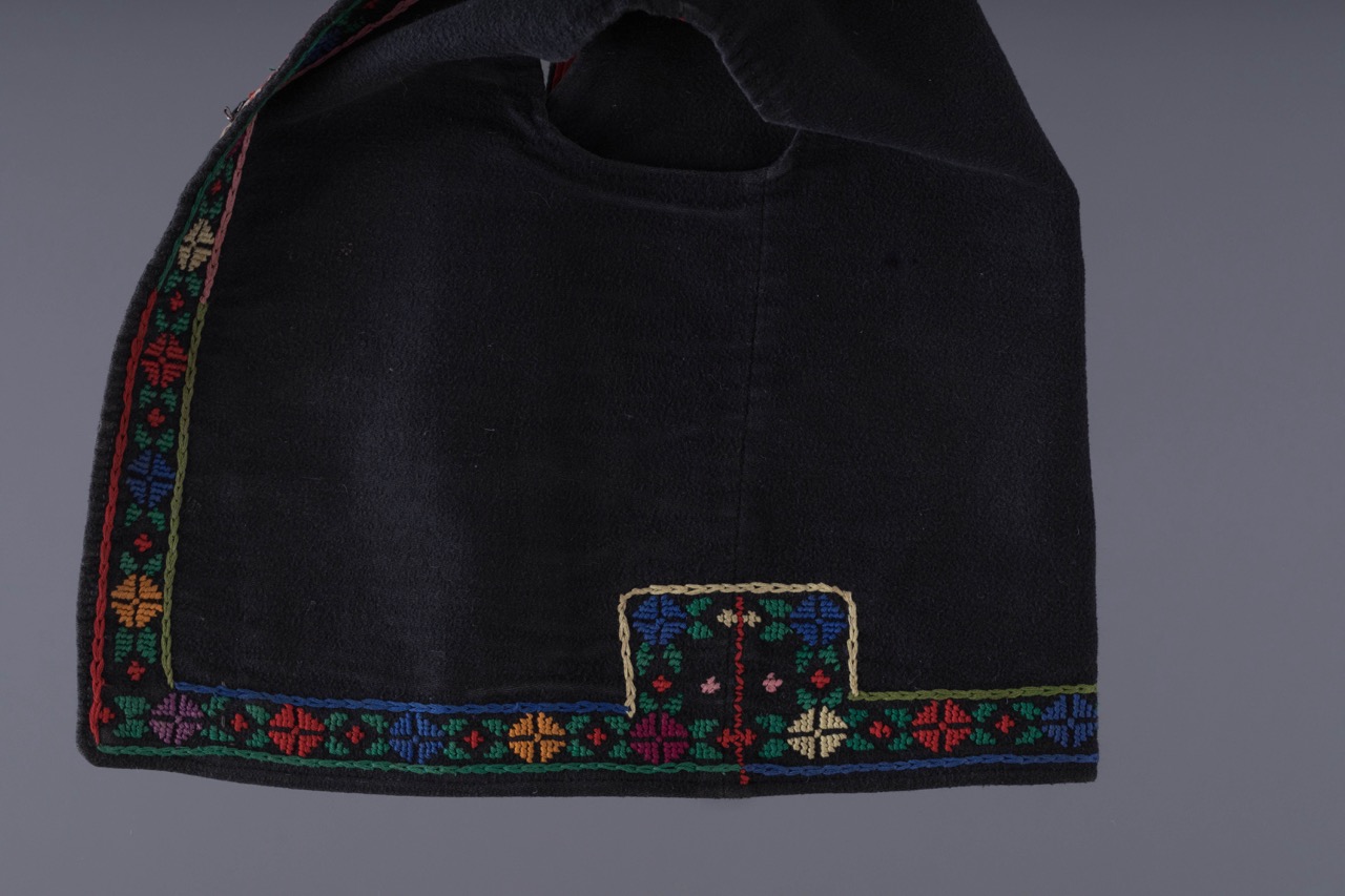 Дитяча вишита камізелька