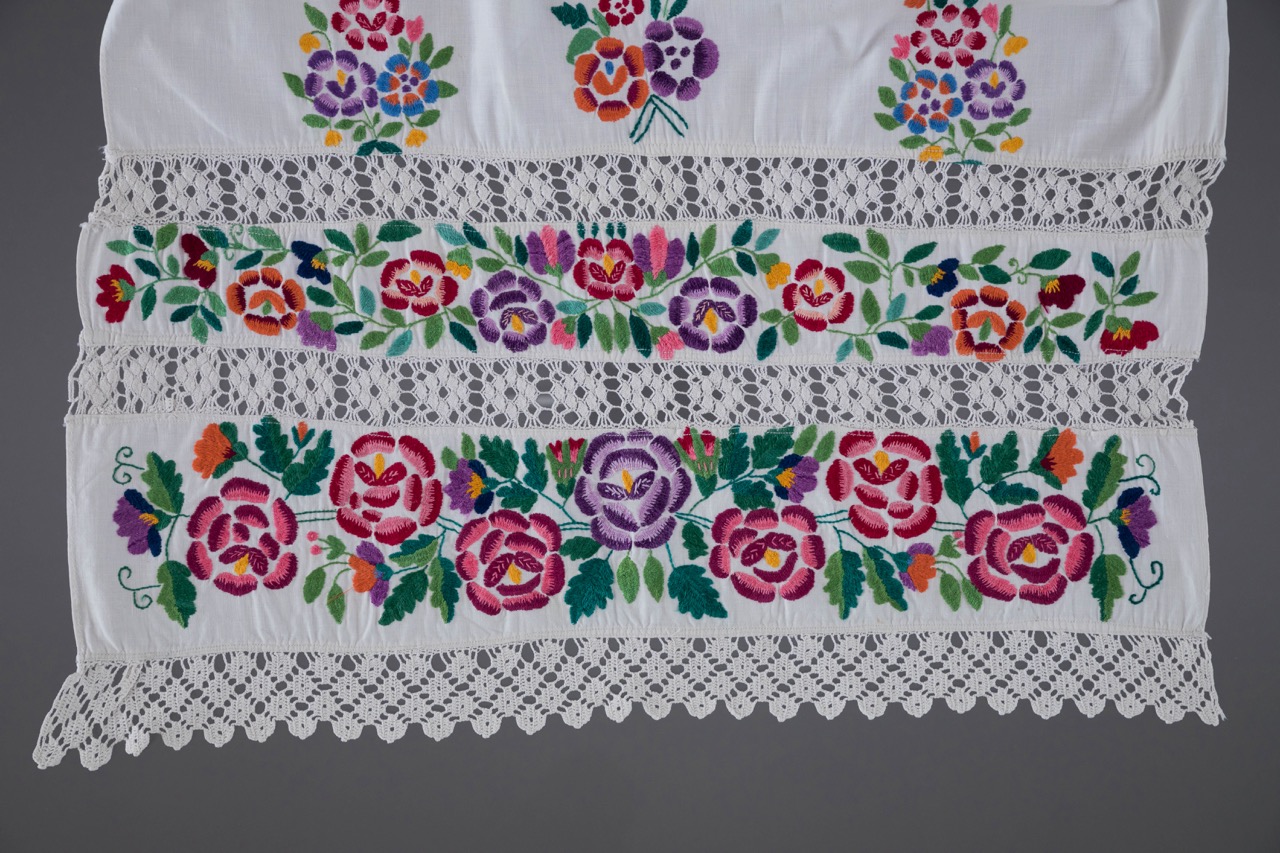 Вишитий фартух