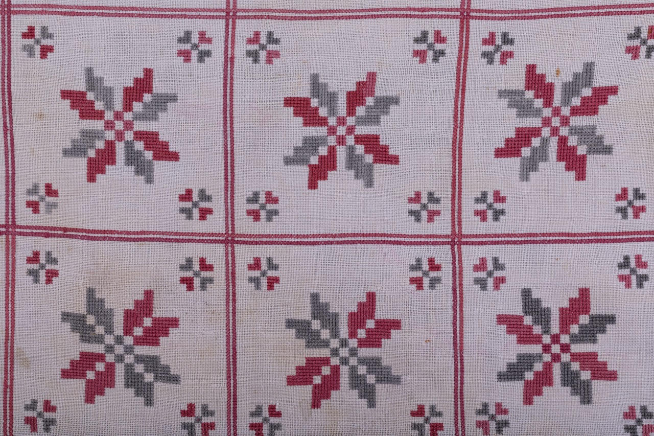 Вишита хуста