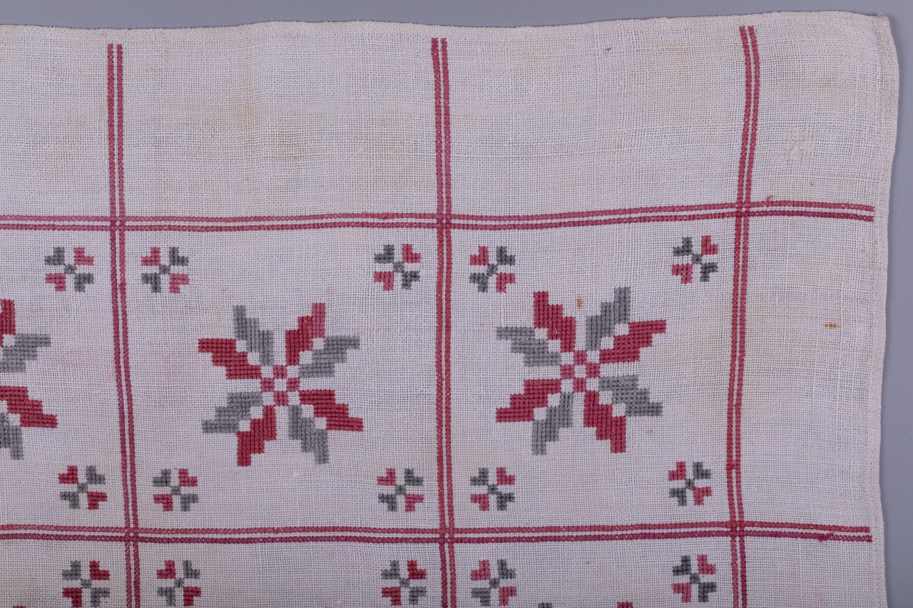 Вишита хуста