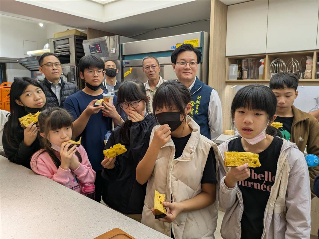 南市府攜手民間傳遞溫暖　弱勢兒少品嘗世界冠軍麵包