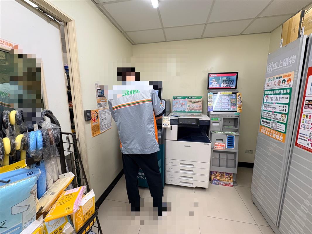 超商爆爭議！北市國父紀念館旁7-11店員挨轟「霸佔ATM」不准人用