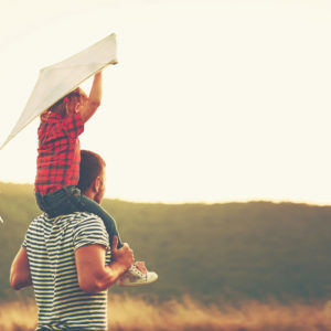 Dad holding child on shoulders