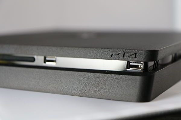 Sony oficiálně představilo PlayStation 4 Slim