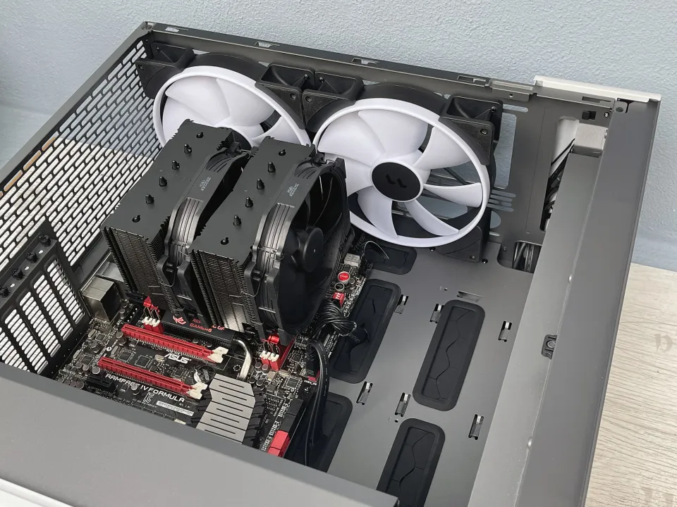 Test skříně Fractal Design North XL: skandinávský styl pro vaše PC