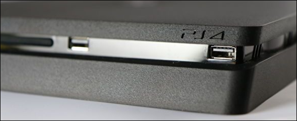 Sony oficiálně představilo PlayStation 4 Slim