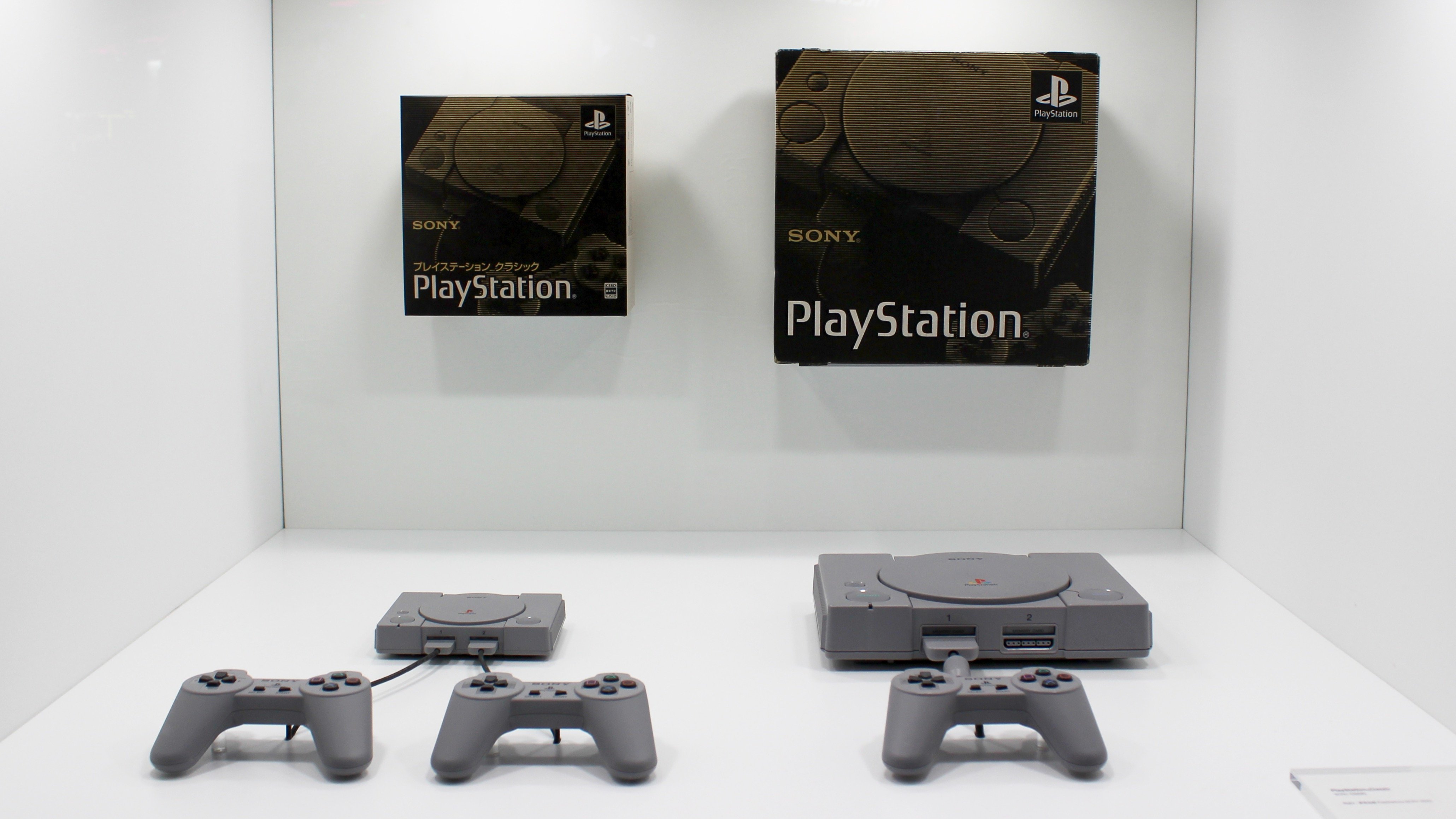 Mini vs. Original PlayStation 1