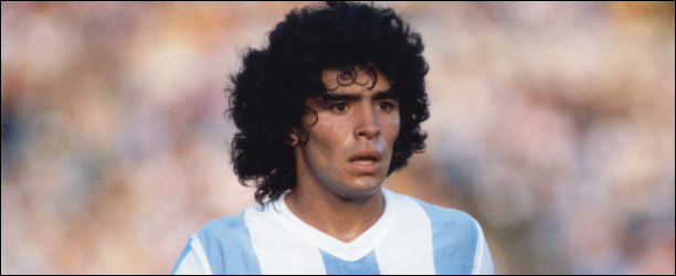 Diego Maradona žaluje Konami