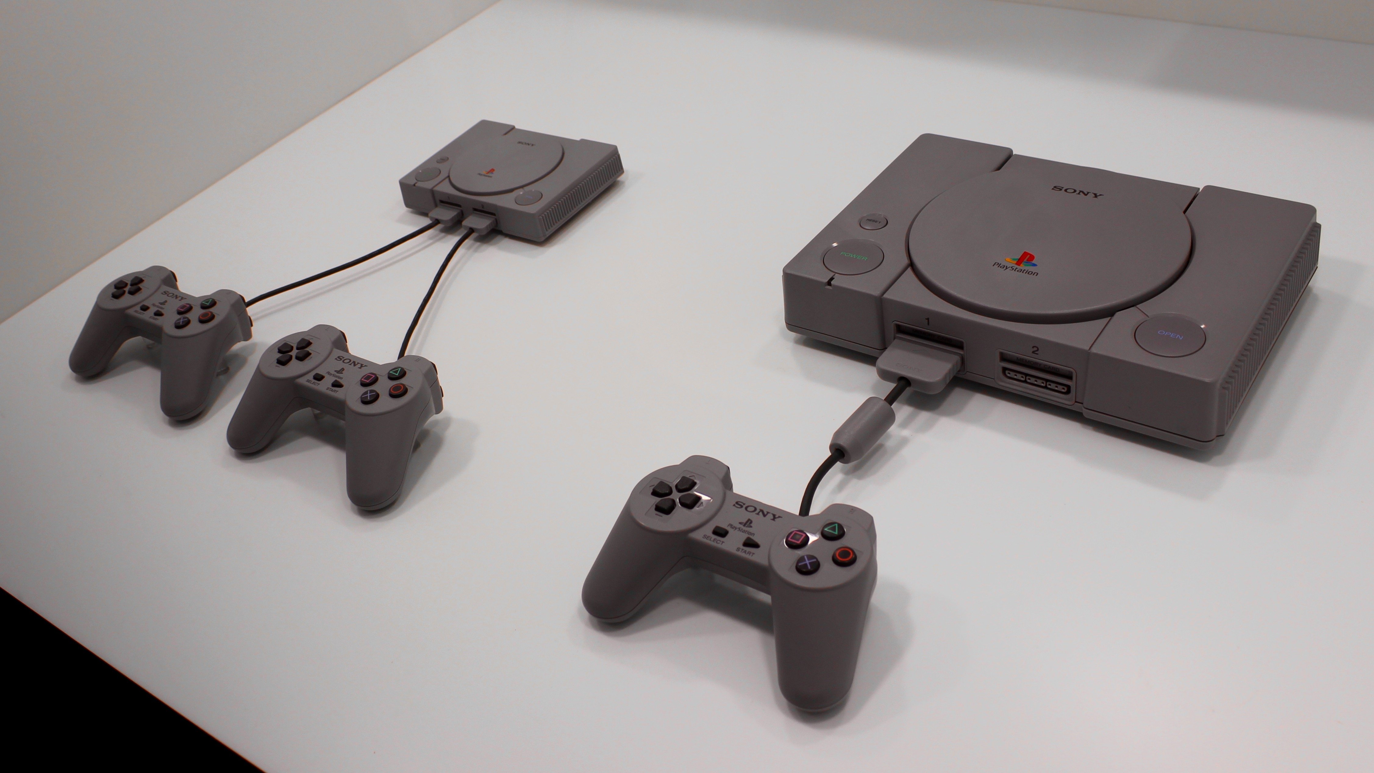 Mini vs. Original PlayStation 1