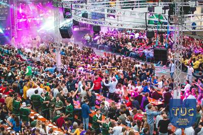 Feest en lach veel, slaap later!