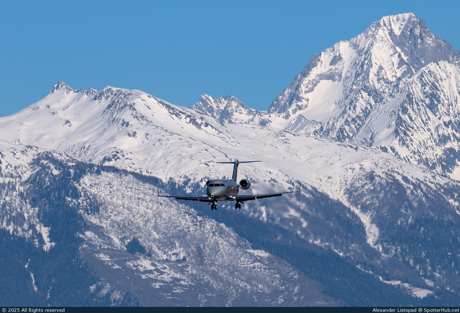 Photo of 9H-VFQ - Bombardier Challenger 605 operated by VistaJet