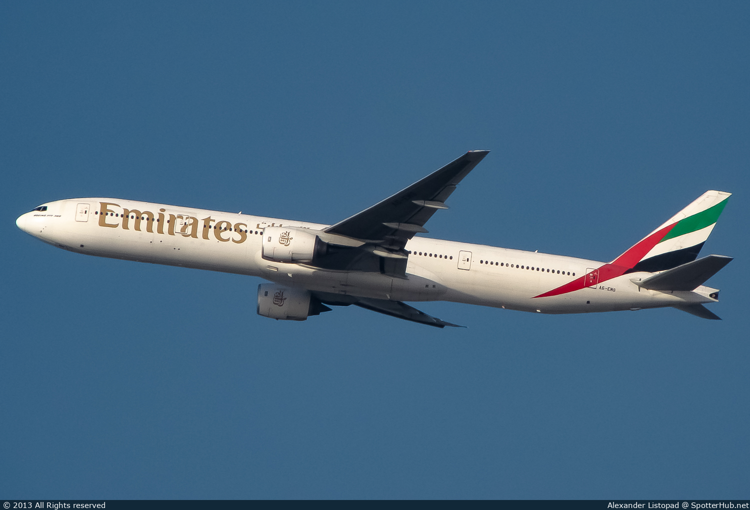 Photo of A6-EMS - Boeing 777-31H operated by Emirates