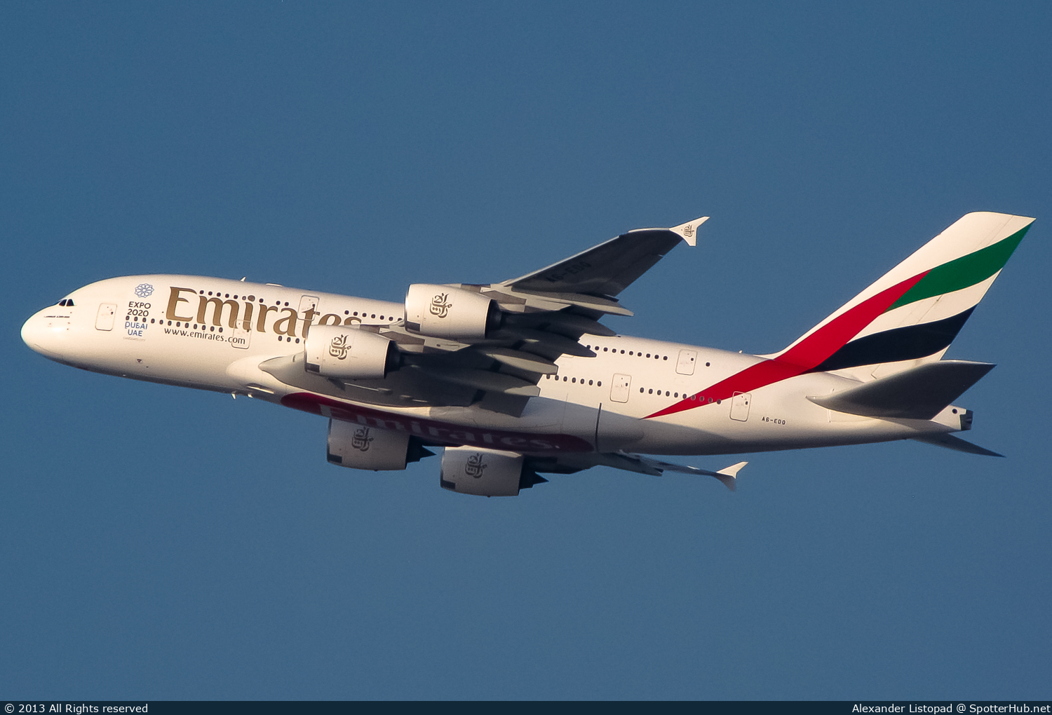 Photo of A6-EDQ - Airbus A380-861 operated by Emirates