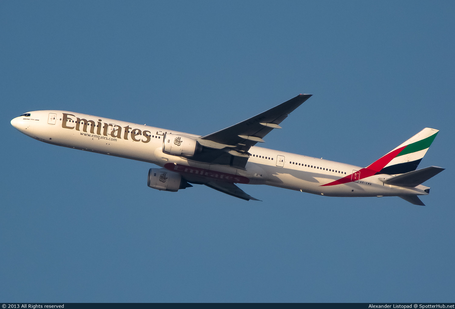 Photo of A6-EMN - Boeing 777-31H operated by Emirates