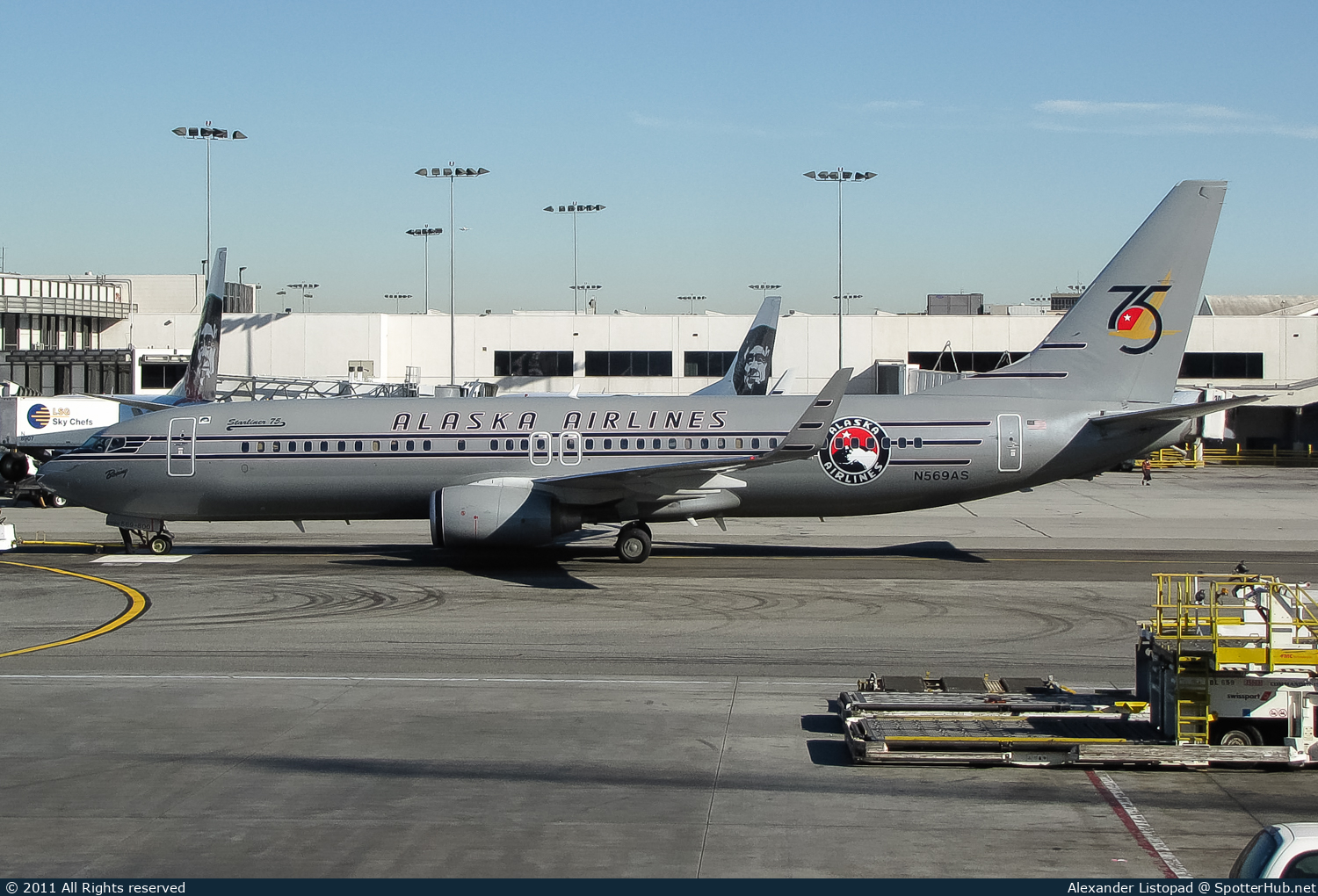 Photo of N569AS - Boeing 737-890 operated by Alaska Airlines