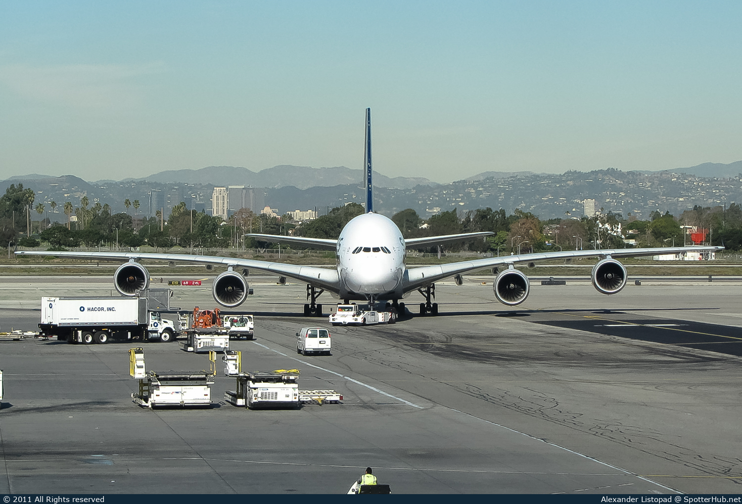 Photo of 9V-SKH - Airbus A380-841 operated by Singapore Airlines