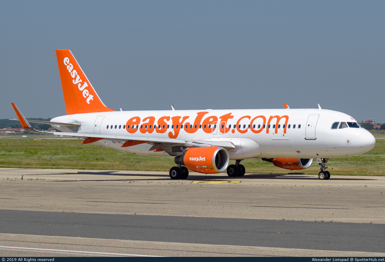 Photo of OE-IVL - Airbus A320-214 operated by easyJet Europe