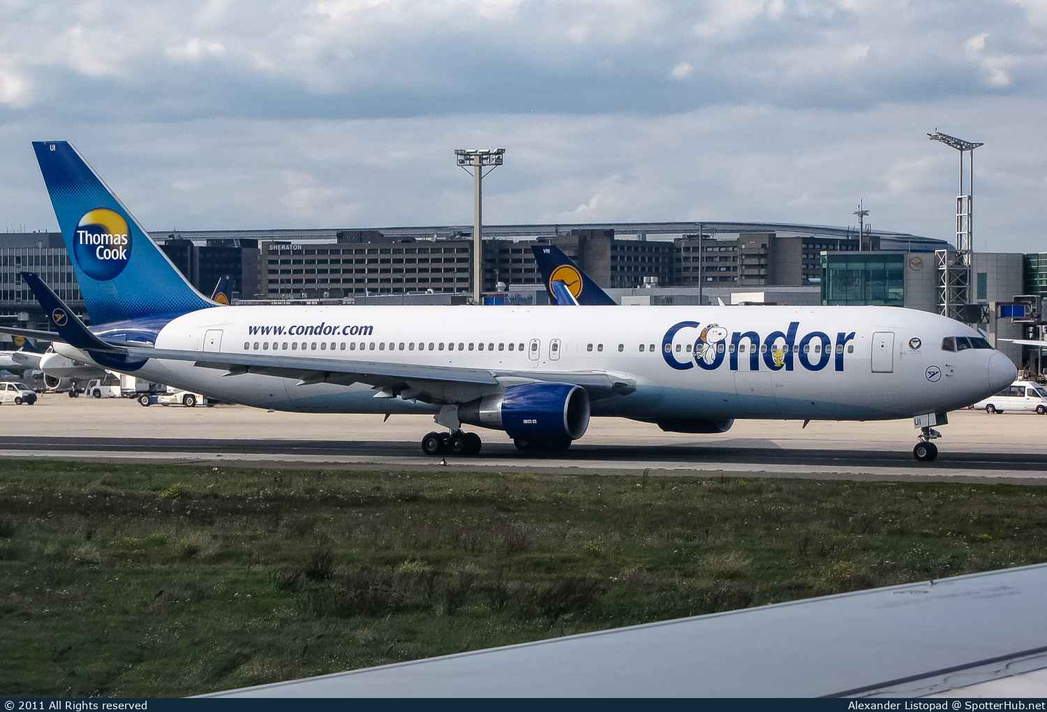 Photo of D-ABUI - Boeing 767-330(ER) operated by Thomas Cook by Condor