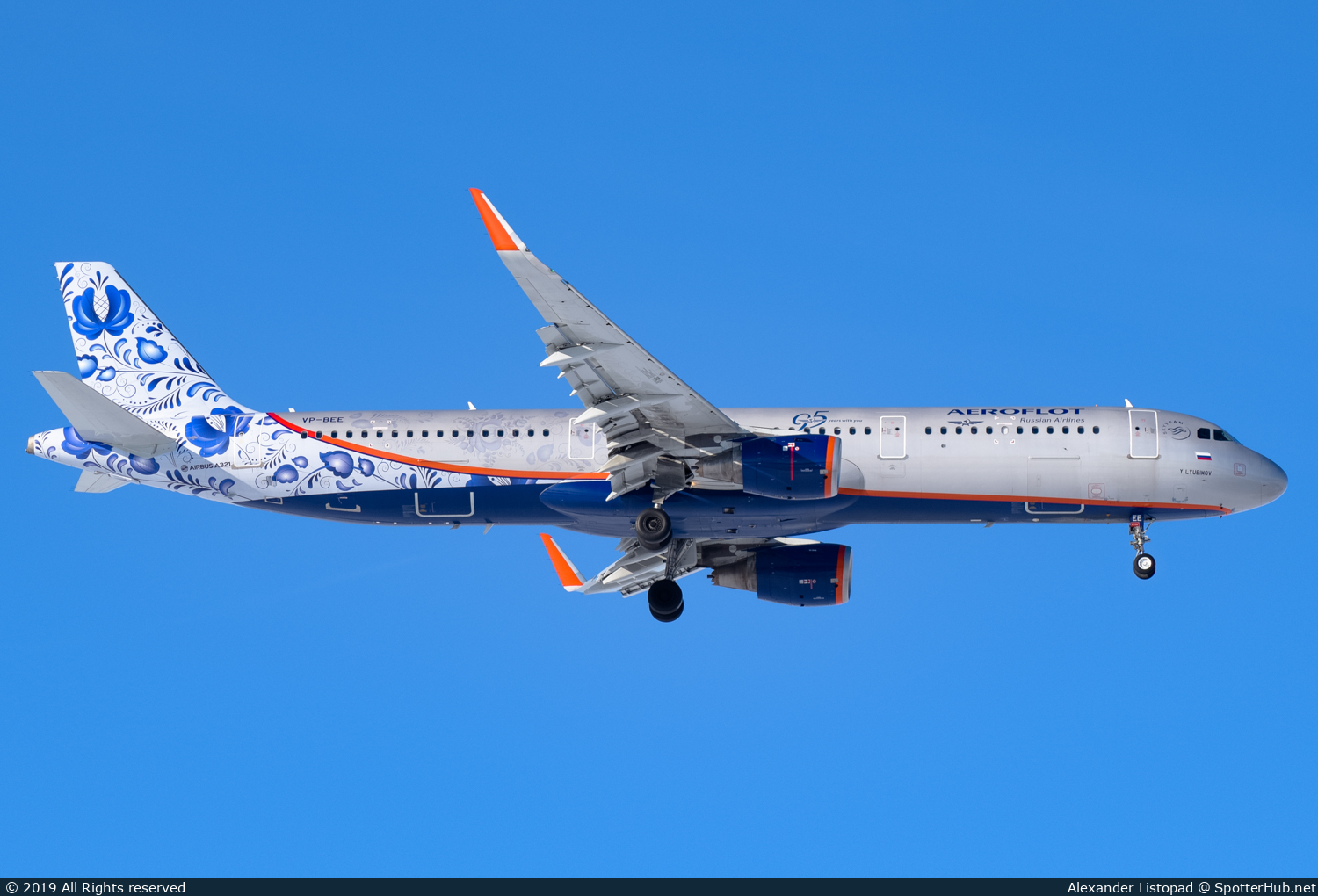 Photo of VP-BEE - Airbus A321-211 operated by Aeroflot