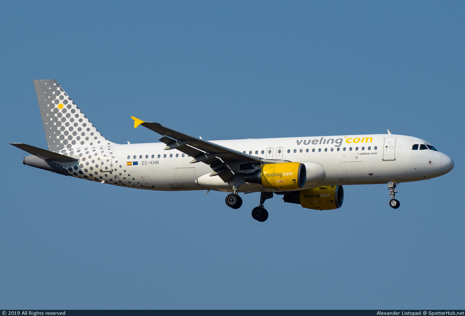 Photo of EC-KHN - Airbus A320-216 operated by Vueling