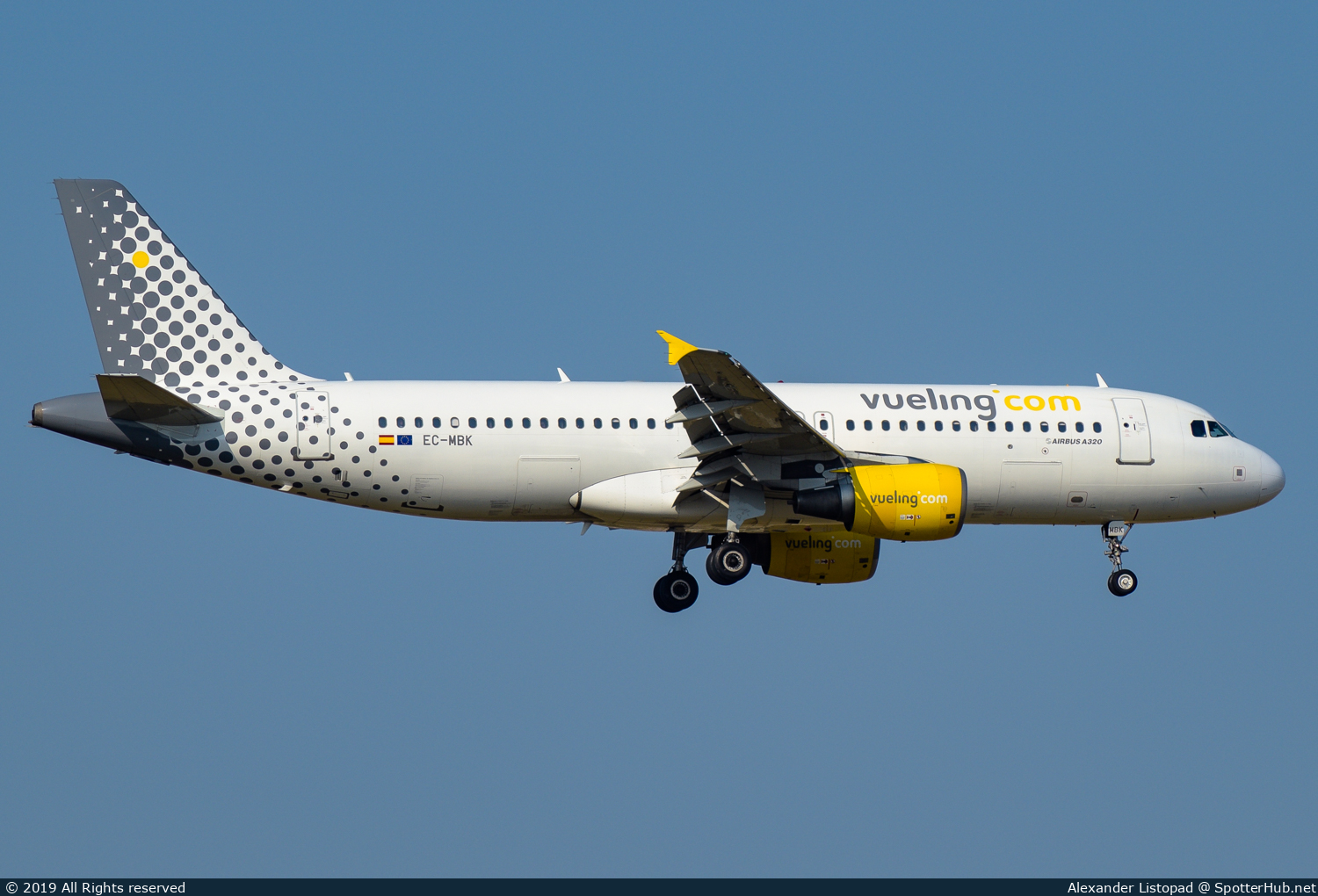 Photo of EC-MBK - Airbus A320-214 operated by Vueling