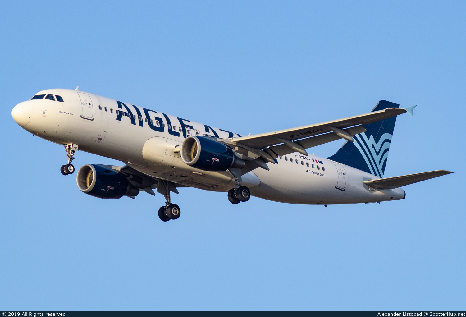 Photo of F-HBAO - Airbus A320-214 operated by Aigle Azur