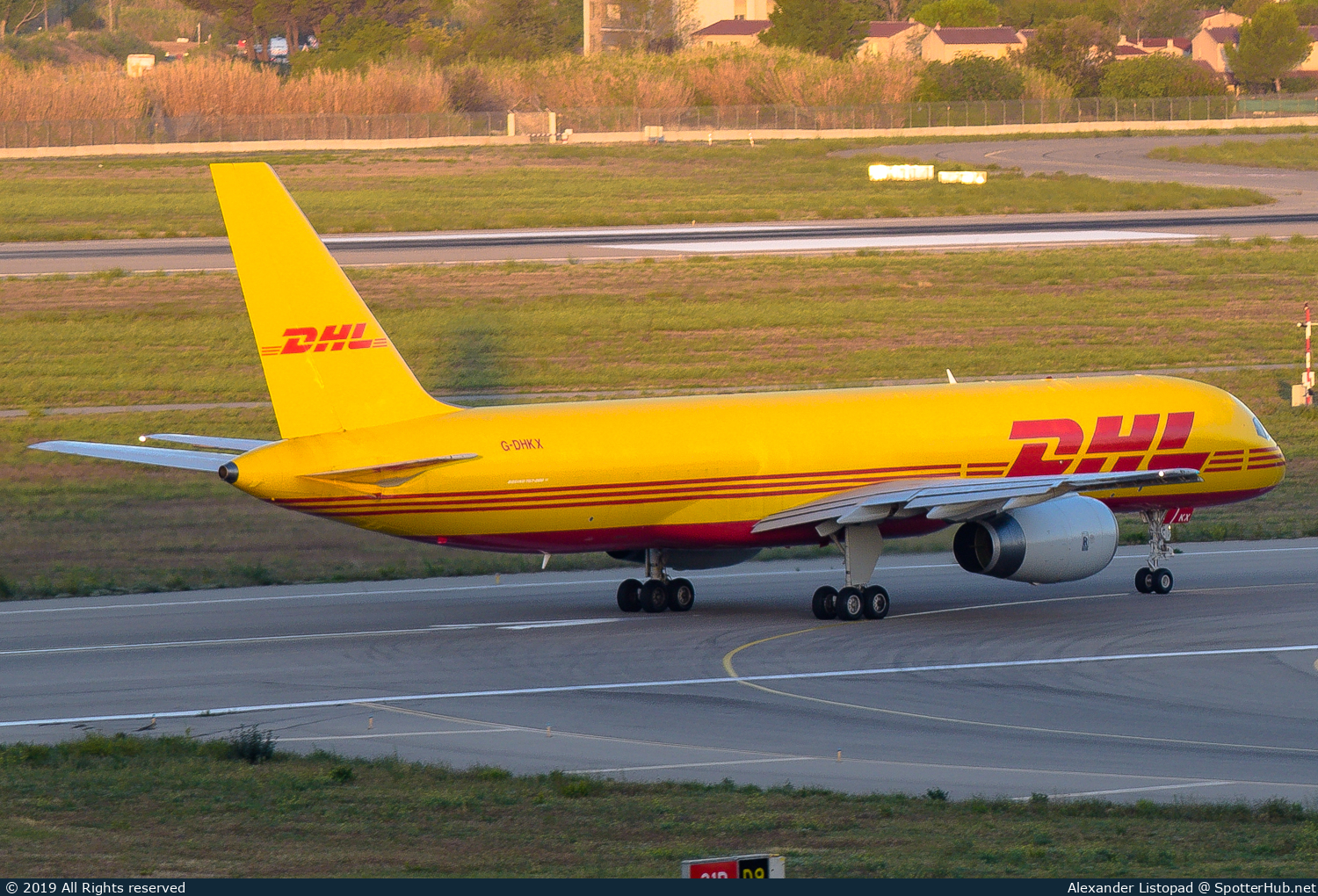 Photo of G-DHKX - Boeing 757-23A(PF) operated by DHL Air