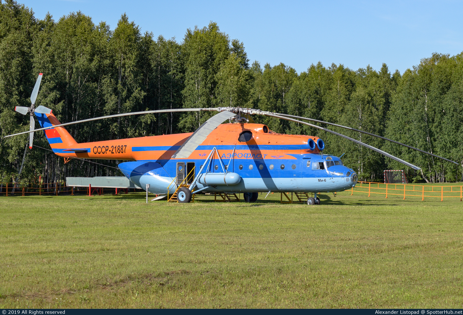 Photo of CCCP-21887 - Mil Mi-6 Hook operated by Aeroflot