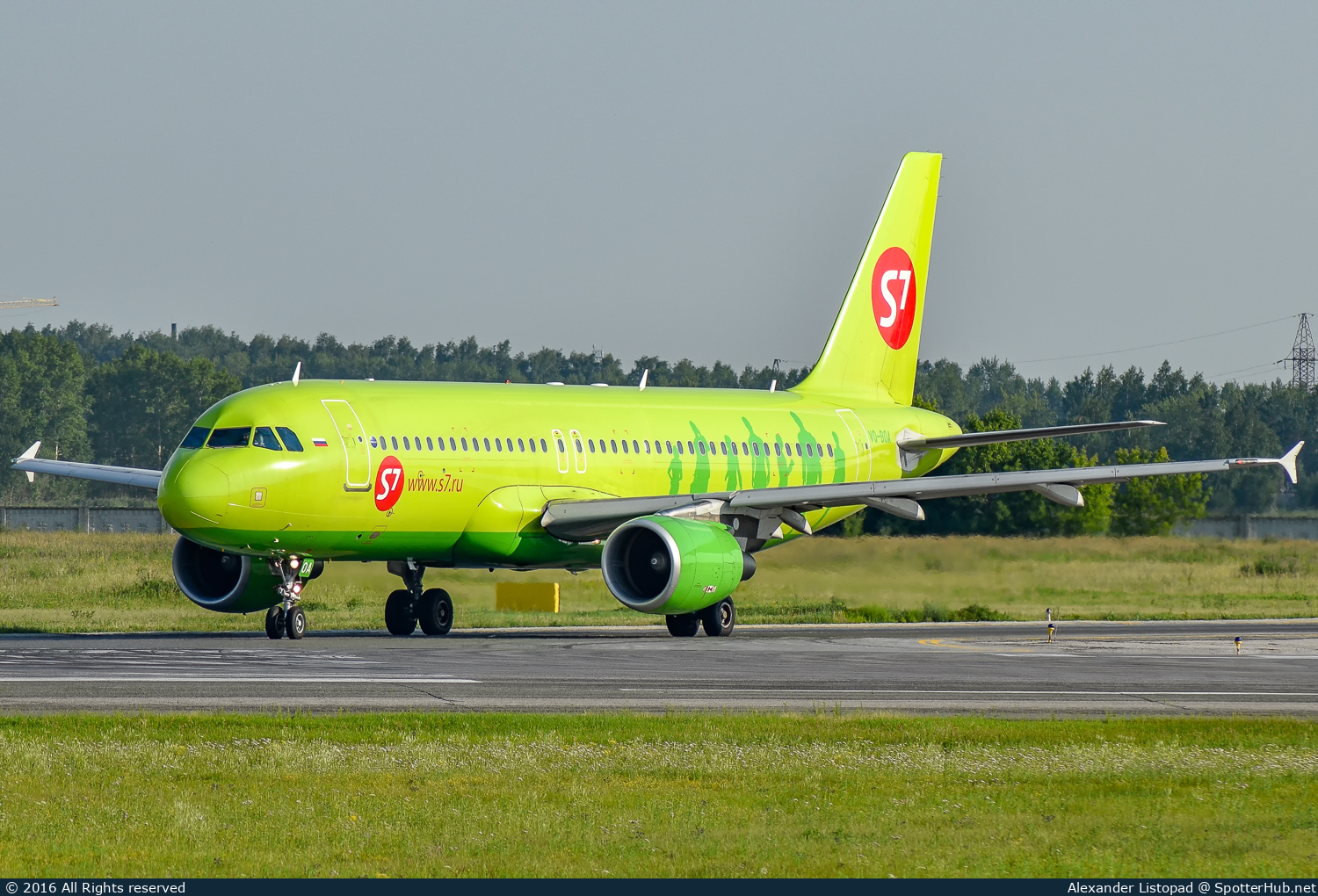 Photo of VQ-BOA - Airbus A320-214 operated by S7 Airlines