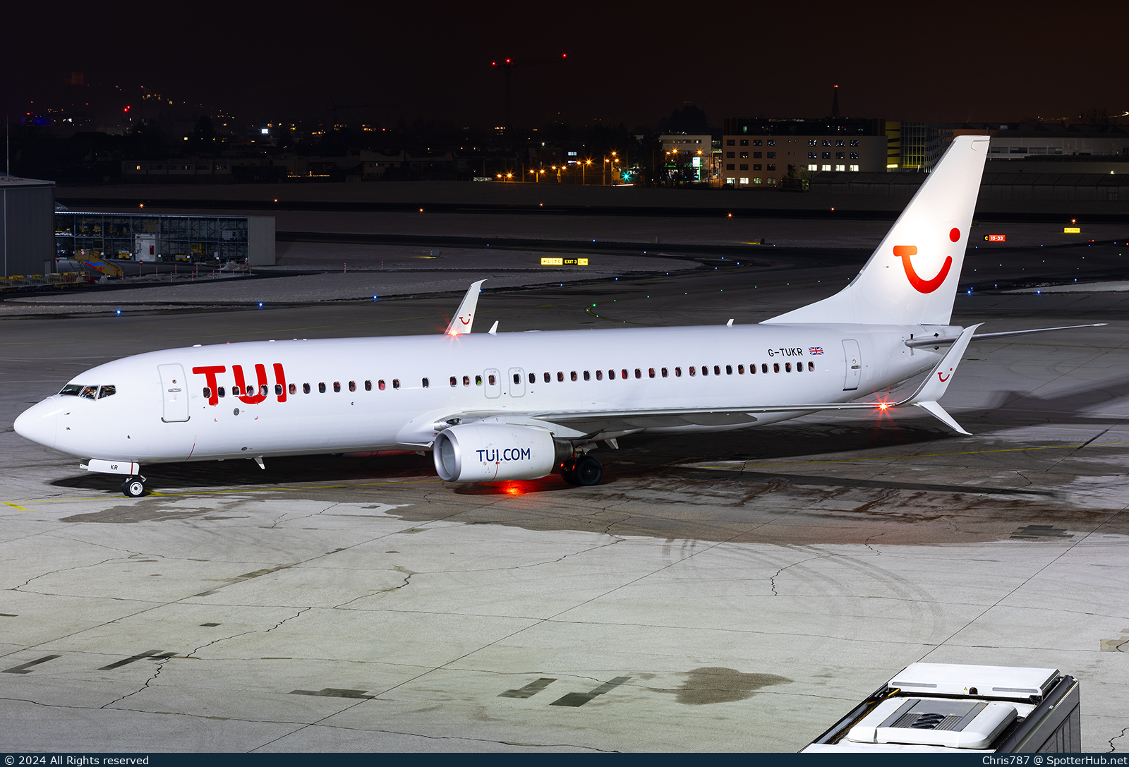 Photo of G-TUKR - Boeing 737-8K5 operated by TUI Airways