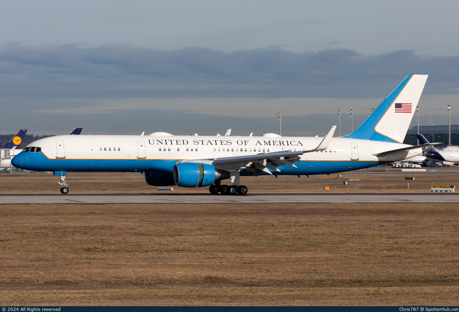 Photo of 98-0001 - Boeing C-32A operated by US Air Force