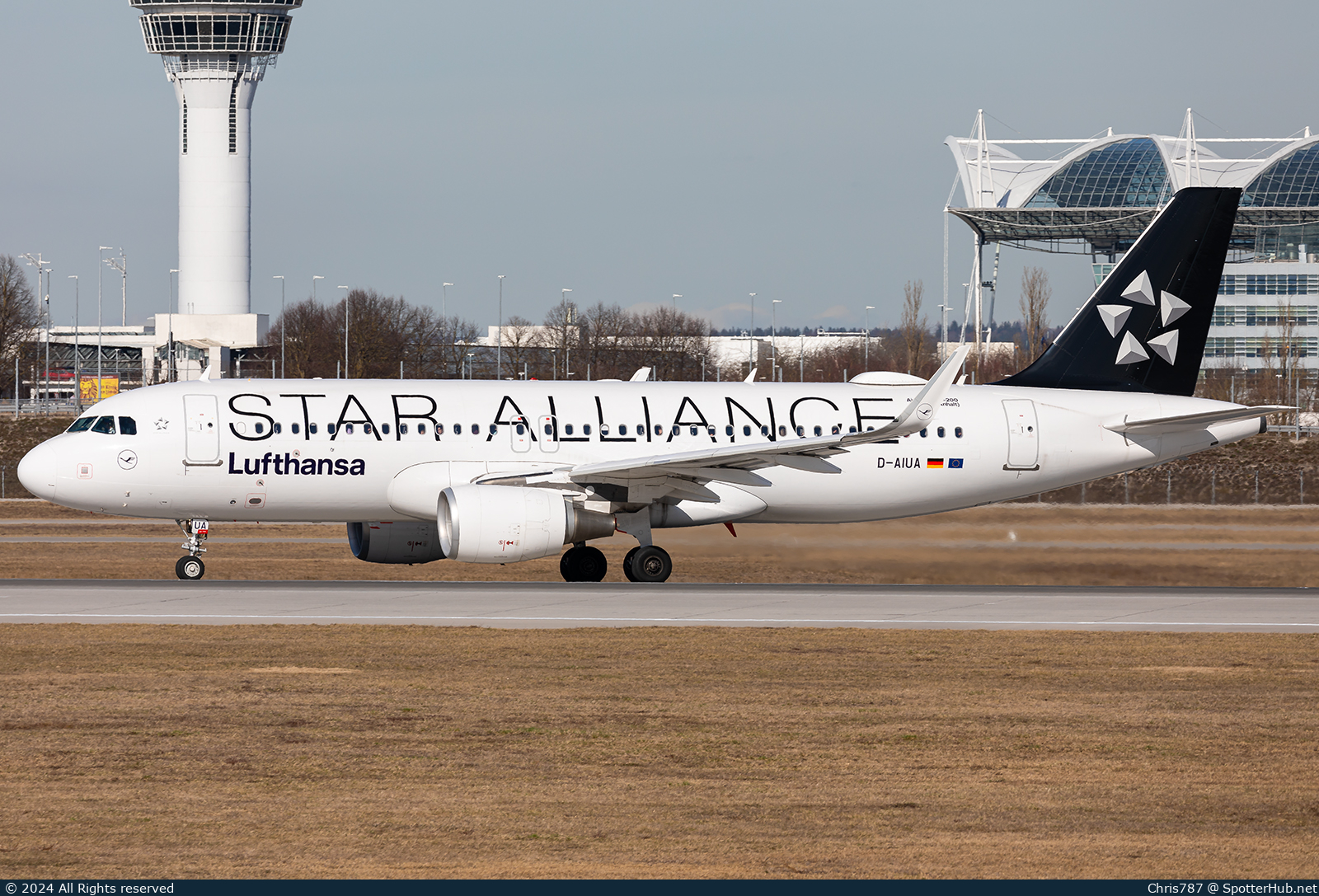 Photo of D-AIUA - Airbus A320-214 operated by Lufthansa