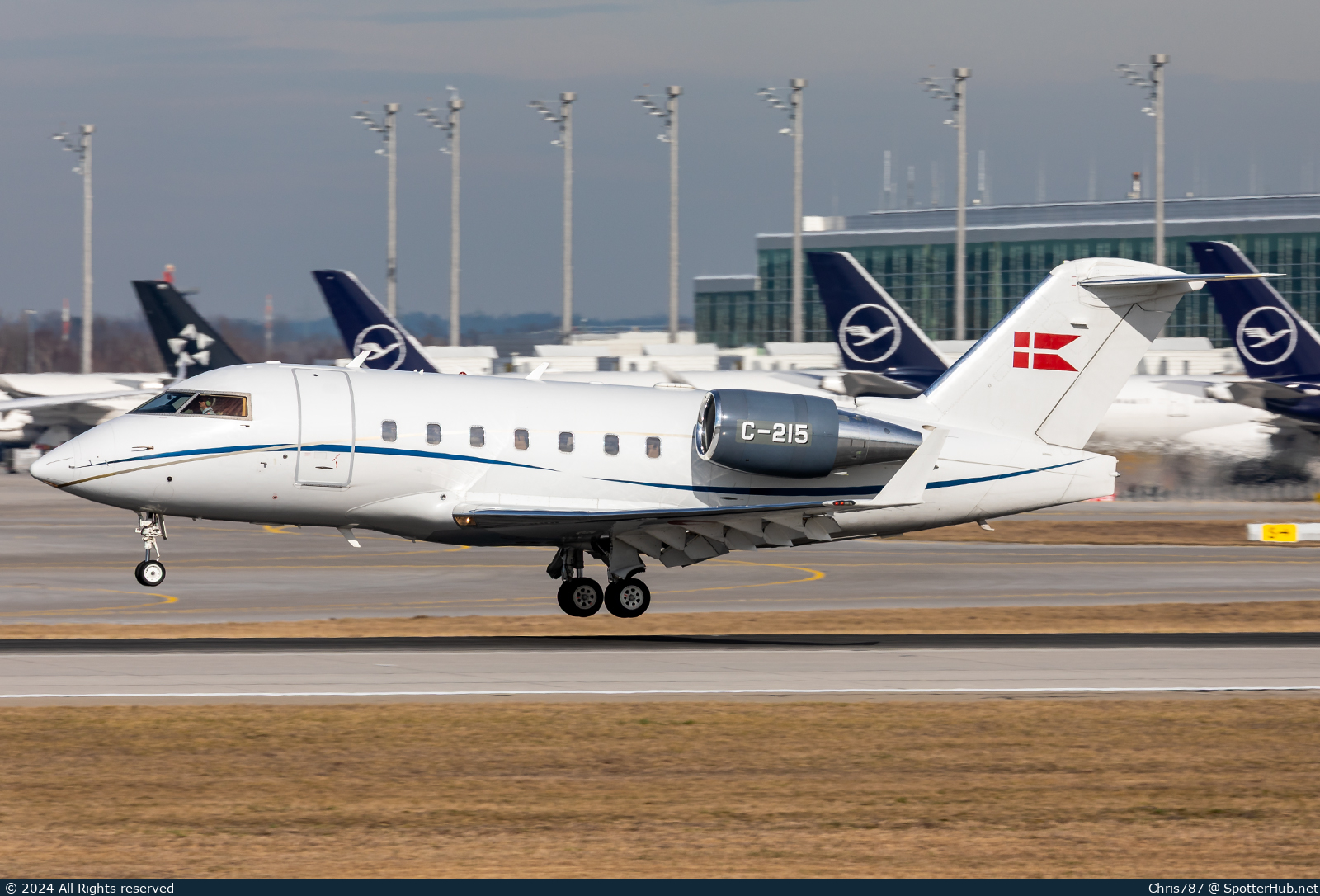 Photo of C-215 - Bombardier Challenger 604 operated by Royal Danish Air Force