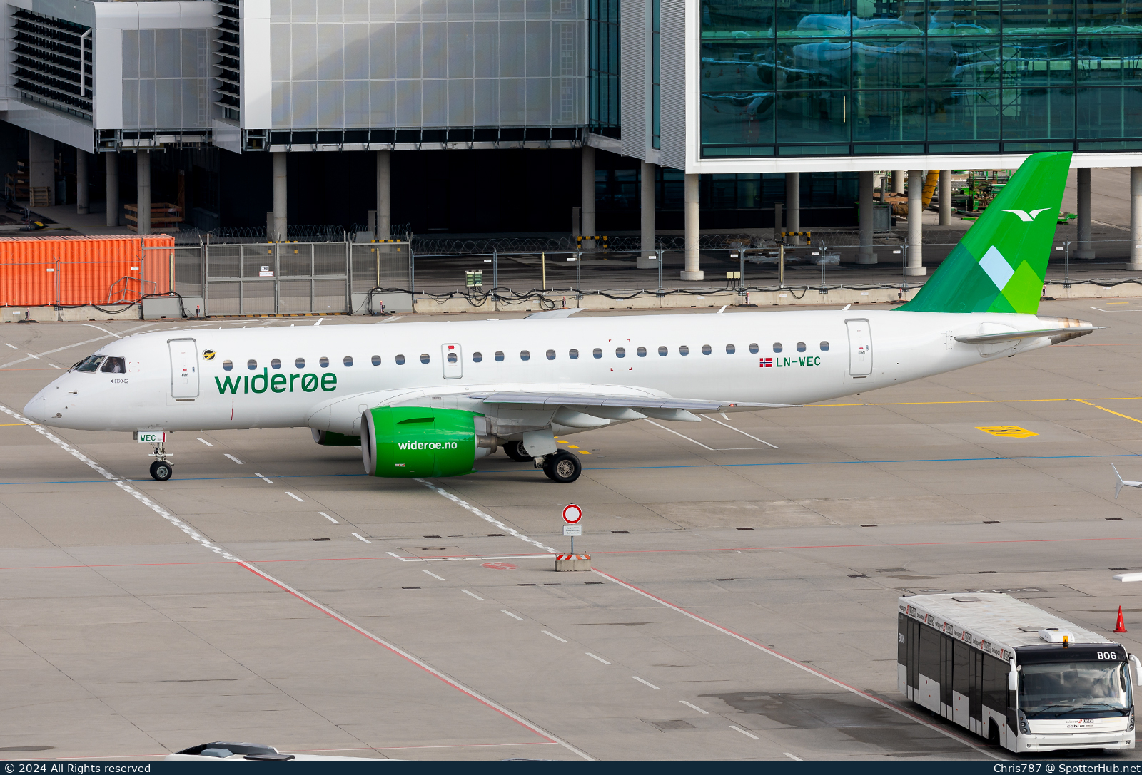 Photo of LN-WEC - Embraer ERJ-190-E2 operated by Widerøe