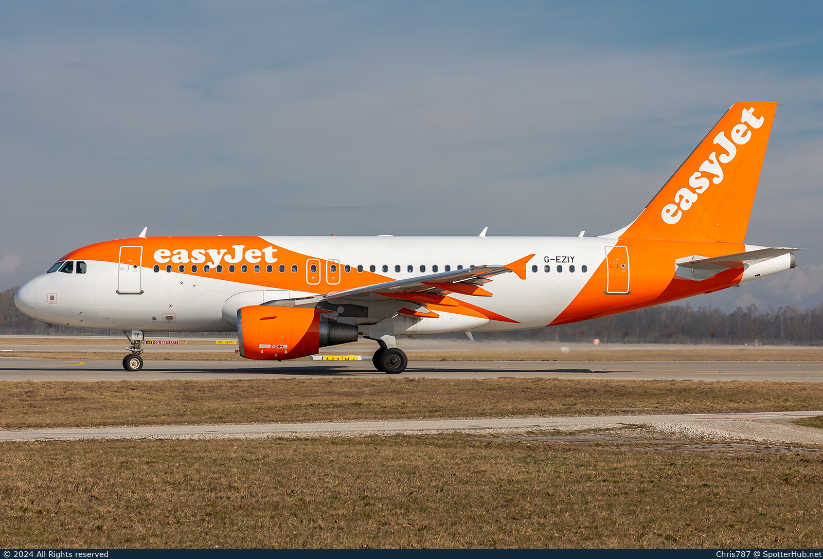 Photo of G-EZIY - Airbus A319-111 operated by easyJet