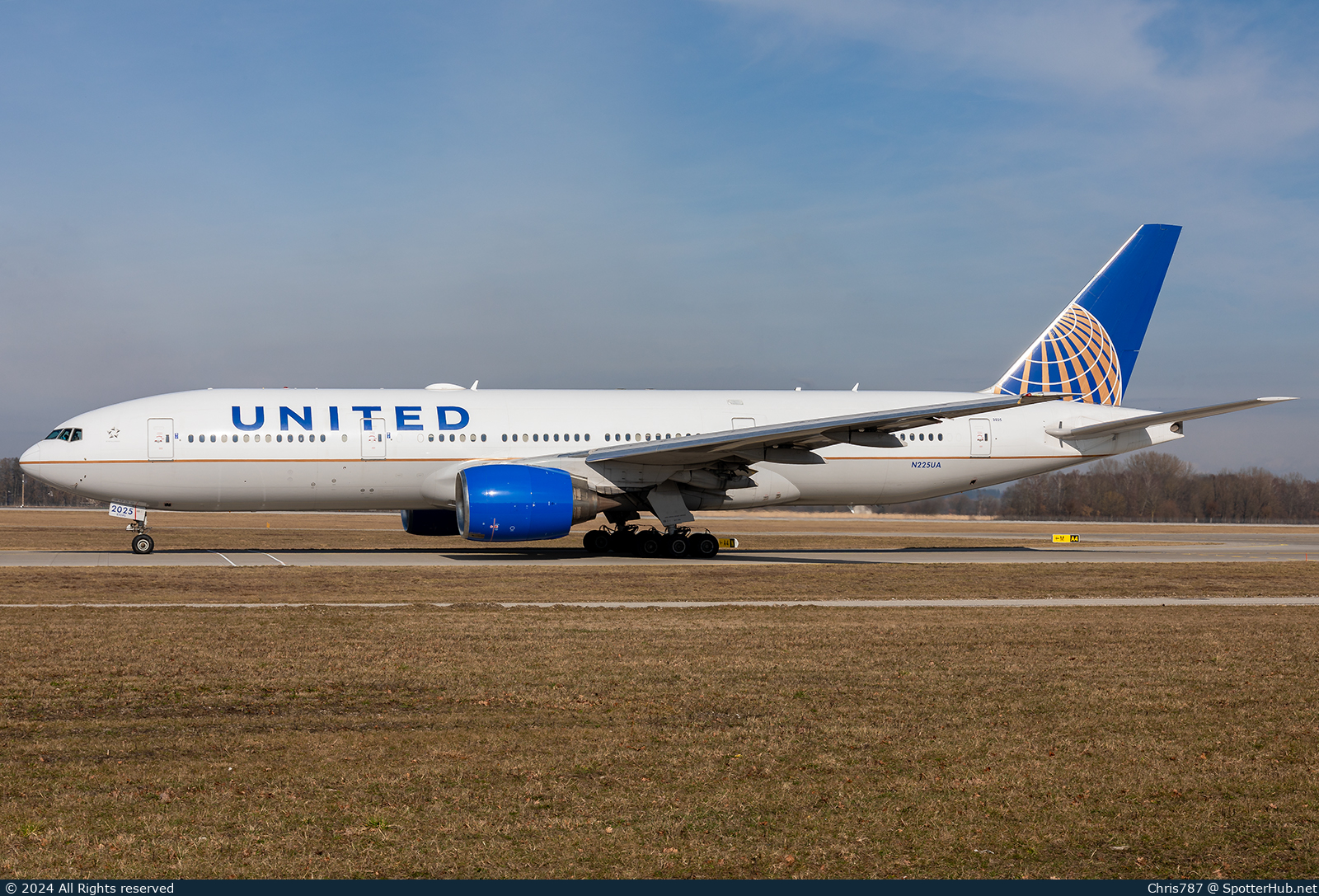 Photo of N225UA - Boeing 777-222(ER) operated by United Airlines