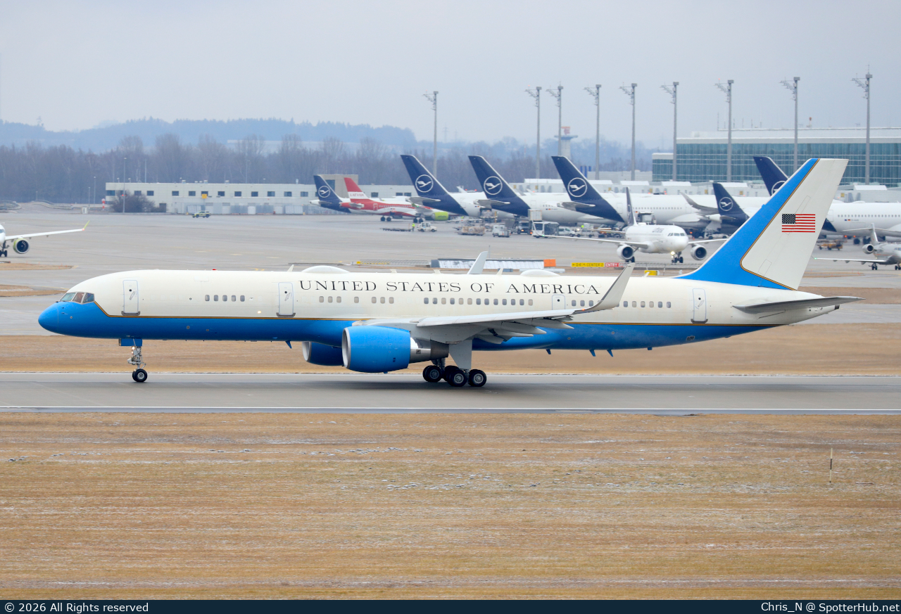 Photo of 99-0004 - Boeing C-32A operated by US Air Force