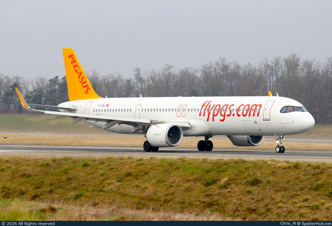 Photo of TC-RBL - Airbus A321-251NX operated by Pegasus Airlines