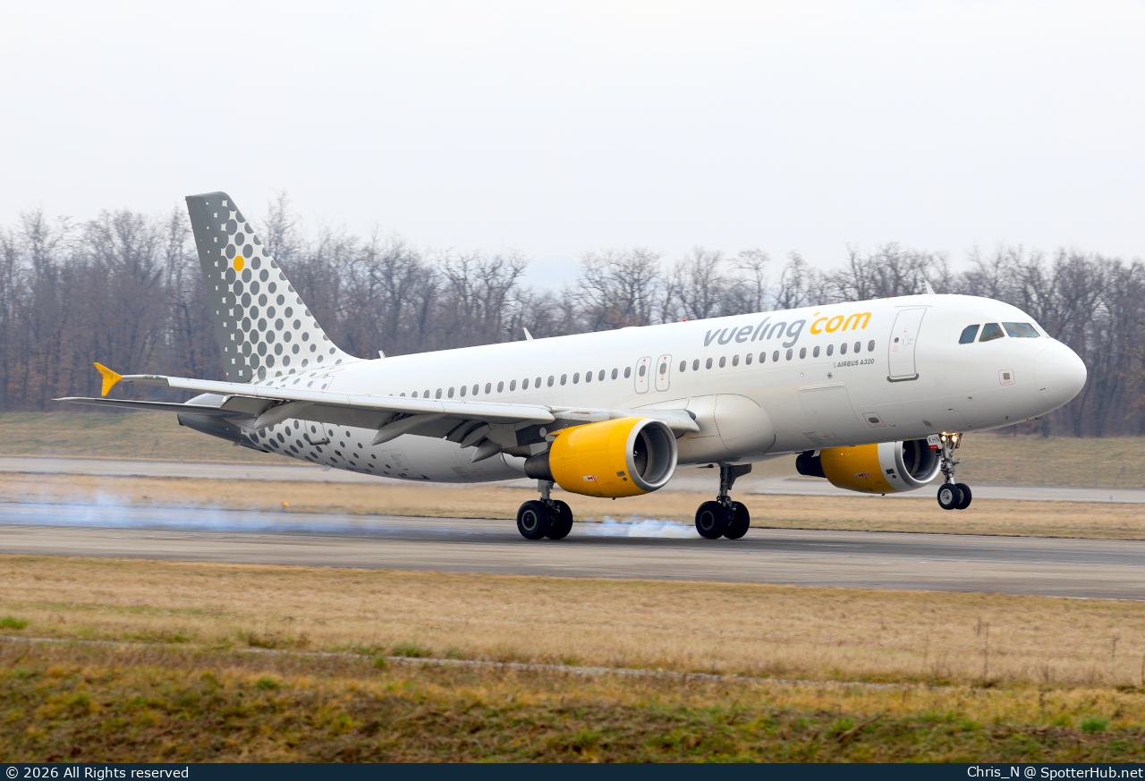 Photo of EC-KHN - Airbus A320-216 operated by Vueling