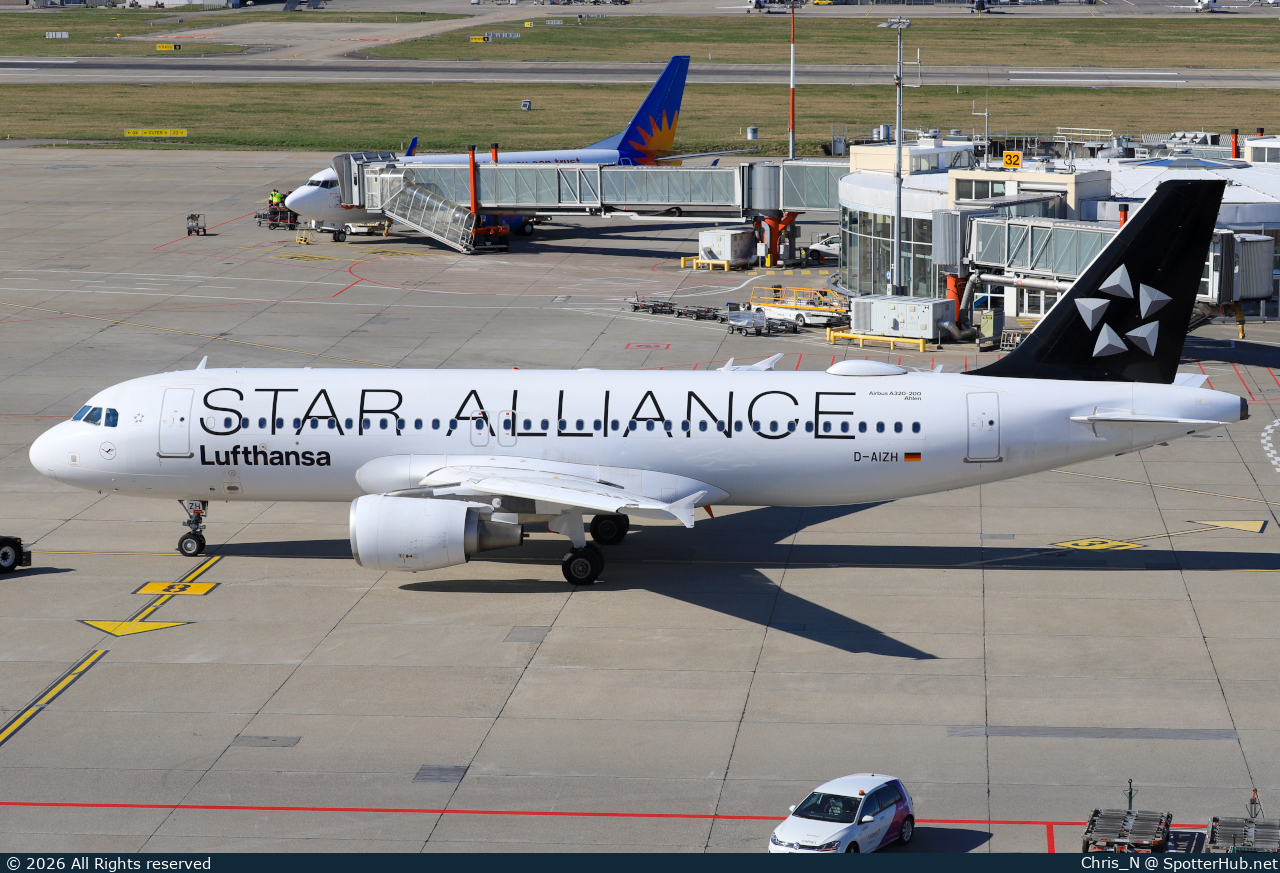 Photo of D-AIZH - Airbus A320-214 operated by Lufthansa