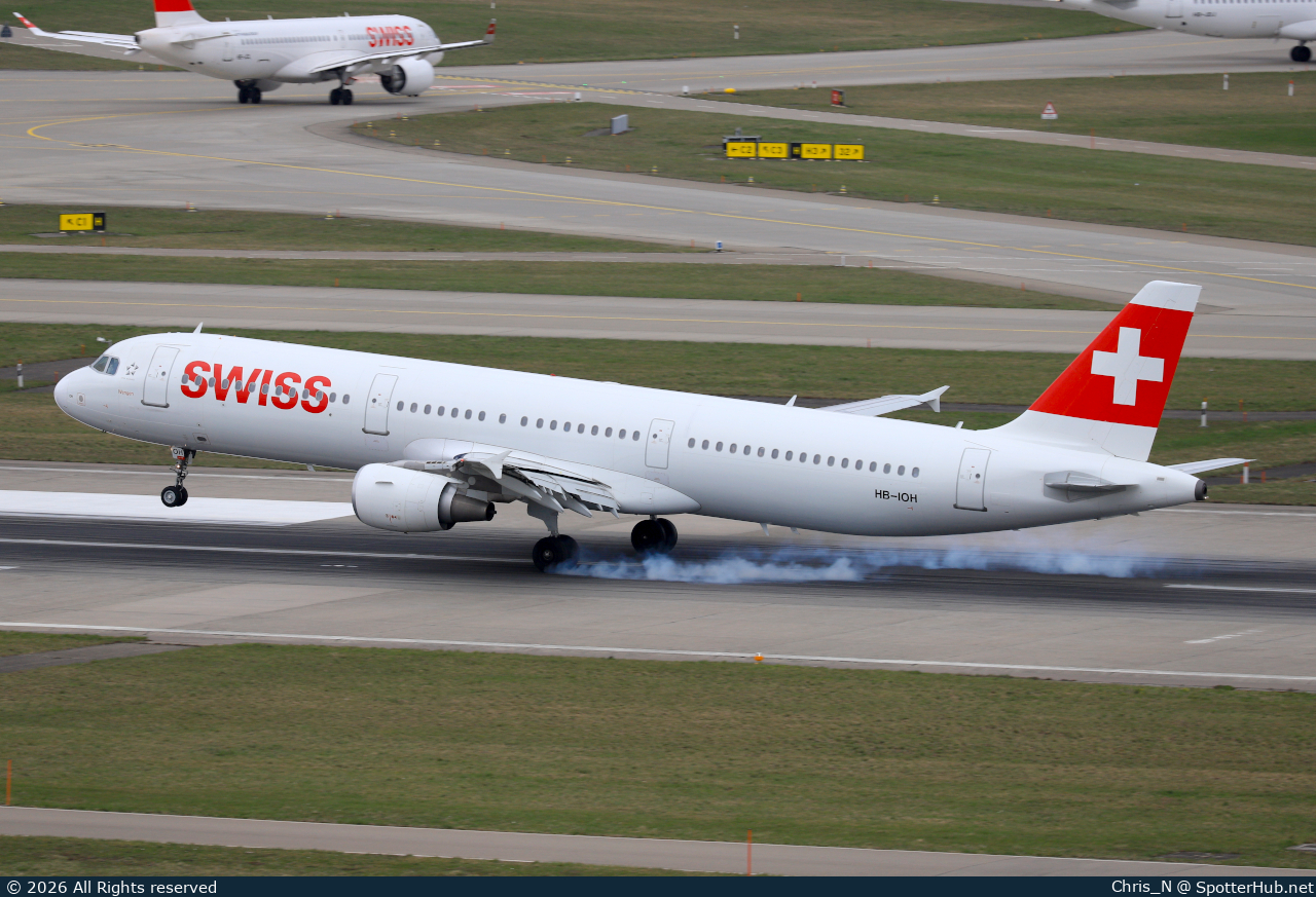 Photo of HB-IOH - Airbus A321-111 operated by Swiss International Air Lines