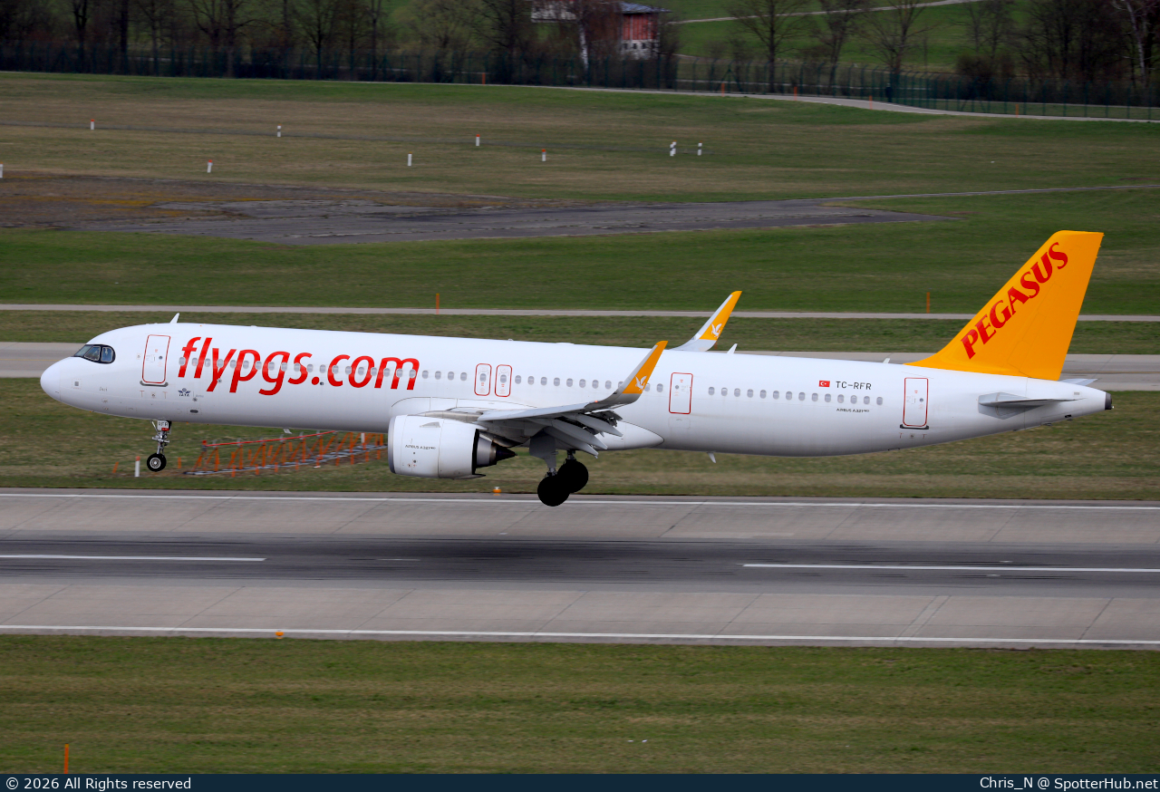 Photo of TC-RFR - Airbus A321-251NX operated by Pegasus Airlines