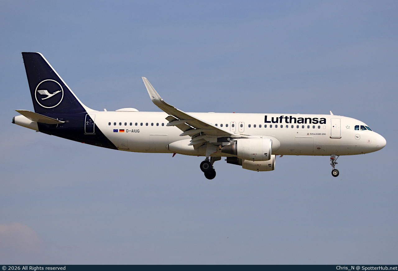 Photo of D-AIUG - Airbus A320-214 operated by Lufthansa
