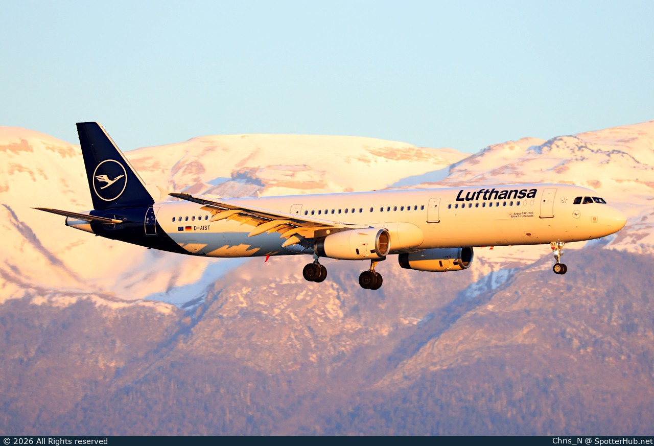 Photo of D-AIST - Airbus A321-231 operated by Lufthansa